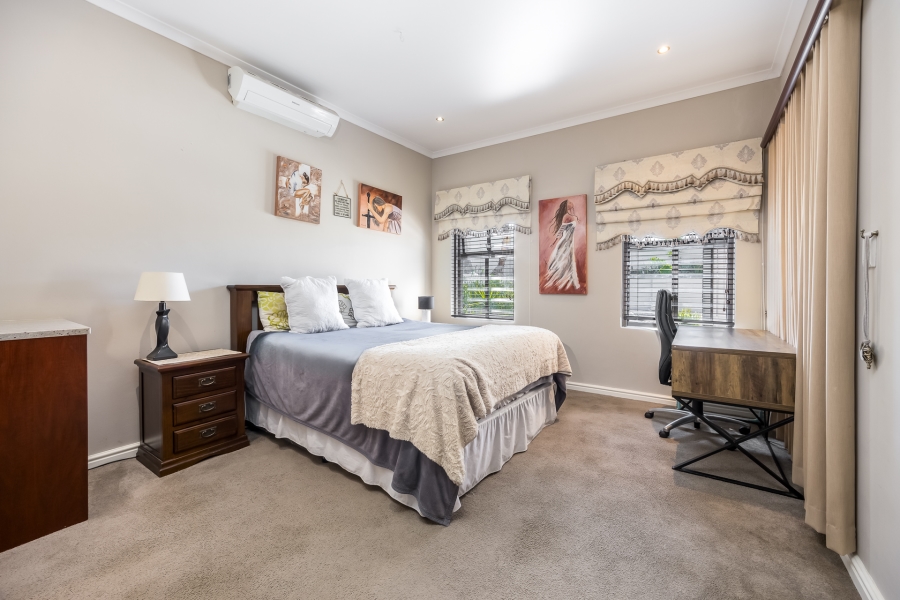 5 Bedroom Property for Sale in Deo Gracia Western Cape